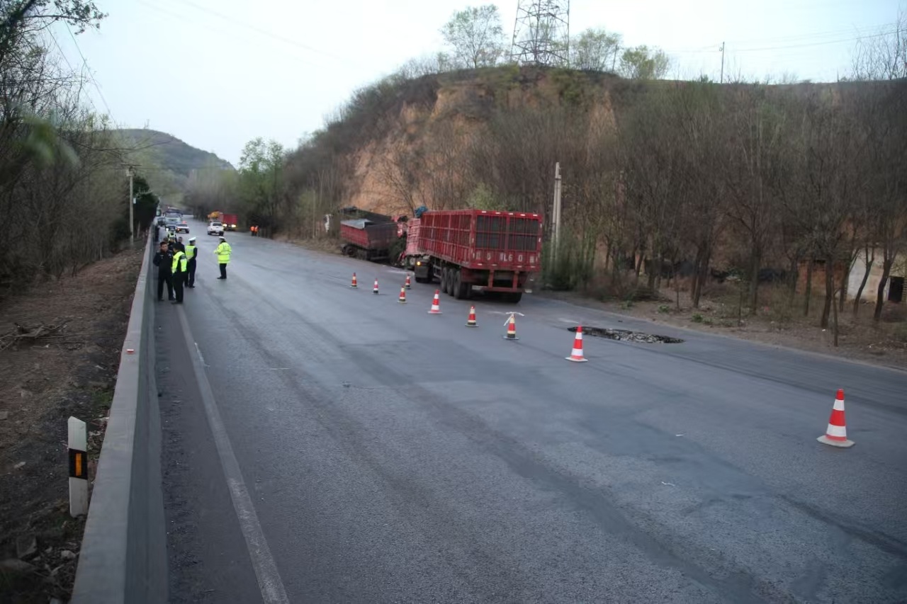 山西一国道塌陷致2人死亡后续：正连夜抢修 即将恢复通行
